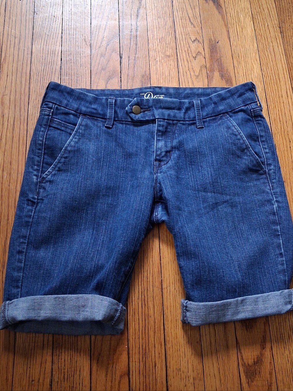 Old Navy The Diva - Women's Bermuda Cuffed Denim Shorts. Size 8